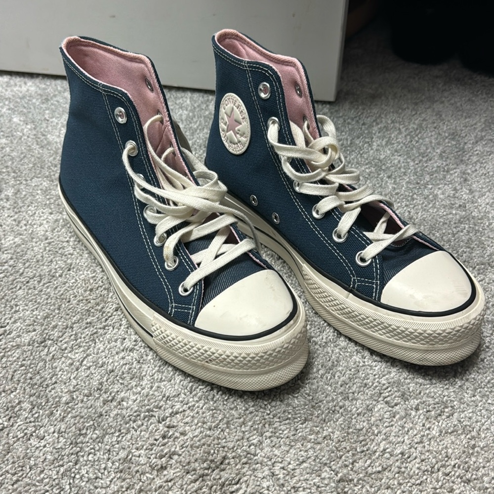 Platform Converse - image 1
